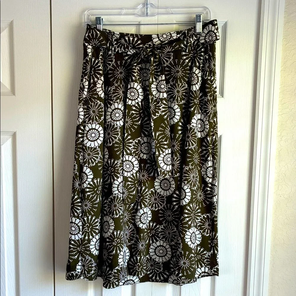 LOFT Skirt A-Line Size 6 Olive & White Floral with Pockets and Tie Front